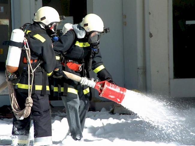 Alarm. Bei einem Brand in der zwölften Etage eines Wohnblocks in Martinach wurden am Samstagvormittag vier Personen verletzt. (Symbolbild)
