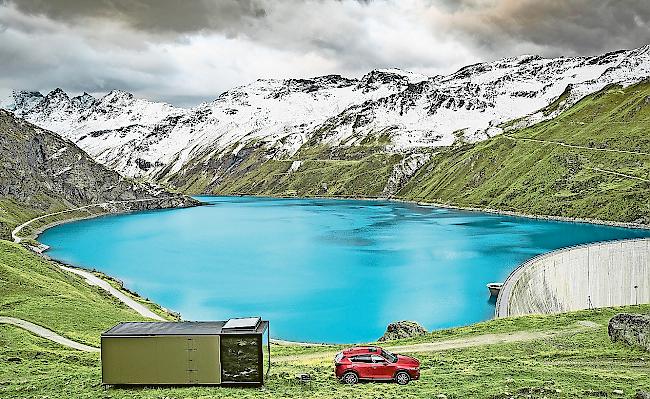 Ein Cube von Mazda Schweiz kommt am Lac de Moiry zu stehen. 
