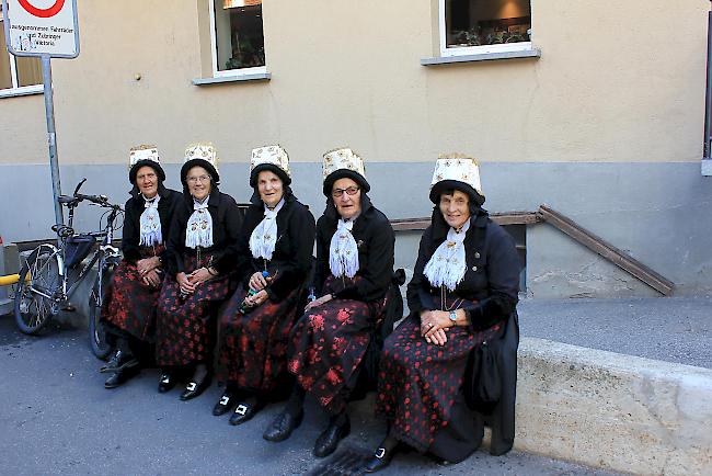 Auch die Trachtenfrauen aus Visperterminen reisten am Sonntag nach Zermatt. 