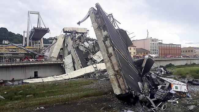 Durch den Einsturz der Brücke in der italienischen Hafenstadt Genua haben mindestens 30 Personen ihr Leben verloren. 