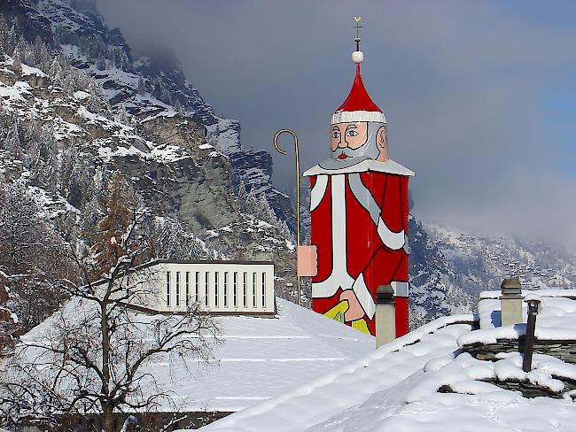 Der Zaniglaser Kirchturm wird dieses Jahr nicht als Nikolaus verkleidet.......