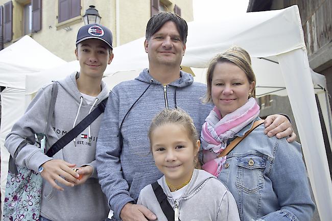 Silas (12), Guido (48), Neele (8) und Nicole Steiner (41), Brigerbad.