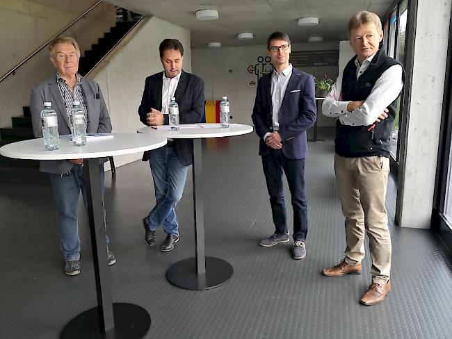 iiischi arena. Guido Summermatter, Vize-VR-Präsident, Patrick Amoos, VR-Präsident, Roland Imhof, Stadtarchitekt Brig-Glis, und Richard Hug, Geschäftsführer (von links).