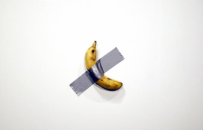 Die Banane war Teil einer Installation des italienischen Künstlers Maurizio Cattelan, die erst am Freitag verkauft worden war.