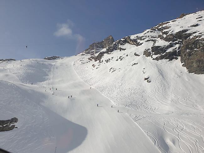 Ein 30-jähriger Mann aus dem Kanton Bern verlor bei einem Skiunfall am Freitagvormittag im Skigebiet der Lauchernalp sein Leben.