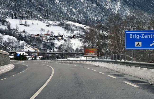 An dieser Stelle auf der Simplonpassstrasse bei Ried-Brig raste der Unglücks-Lastwagen ungebremst mit über 100 km/h auf der Gegenfahrbahn in Richtung Unfallstelle in Gamsen.