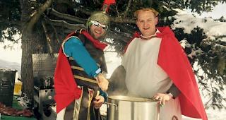 Reto Spillmann und Hilfskoch Thomas Salzmann beim Hauptgang