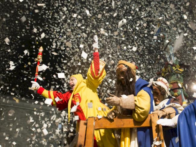 Mit dem Urknall wird die Luzerner Fasnacht 2014 eröffnet (Archiv)