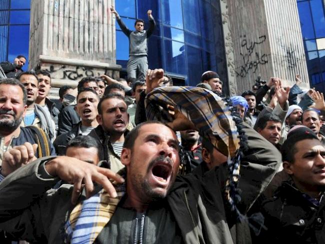 Ägypter protestieren gegen die Entführung der 21 Kopten (Archiv)