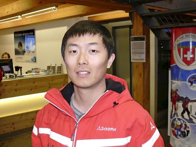 Li YuanLiang ist Skilehrer in Zermatt.