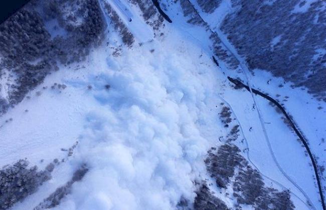 Lawinensprengungen auf der Strecke Täsch-Zermatt, am 5. März 2014.