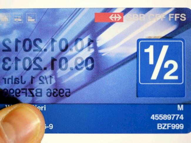 Dieses Halbtax-Abo wird bald durch eine Chipkarte ersetzt (Archiv)