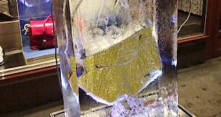 Der Eisblock vor dem &laquo;Olmo&raquo;.