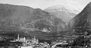 Alte Ansicht von Brig: Selbst der Bau der Eisenbahn bis Brig vermag im Wallis keinen allgemeinen Wohlstand zu begr&uuml;nden.