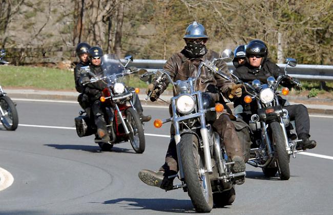 Motorradfahrer auf der Simplon-Passstrasse (Symbolbild)