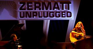 Die kanadische S&auml;ngerin Alanis Morissette bei ihrem Auftritt beim Zermatt Unplugged im April 2008.