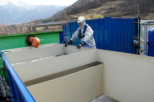 Der verschmutzte Wasser durchläuft eine komplexes System von Reinigungsstufen.