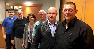 Neue Leitung. Der neue Pr&auml;sident Tino Hasler (von rechts nach links) sowie der abtretende Pr&auml;sident Daniel Rotzer mit den weiteren Vorstandsmitgliedern.