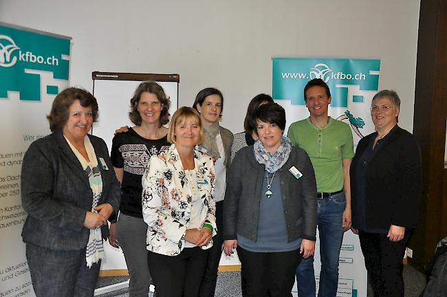Vorstand des KFBO: Vordere Reihe (v.l.): Ruth Studer, Martina Manz, Fabienne Pfammatter. Hintere Reihe: Nicole Zenhäusern, Barbara Schiesser, Patricia Schmidt, Damian Pfammatter, Alfonsine Werlen.