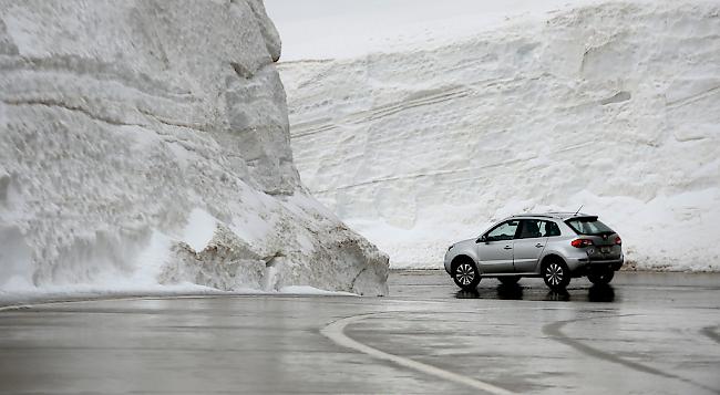 Gotthardpass: Die Schneeräumungen haben begonnen (Archivbild).