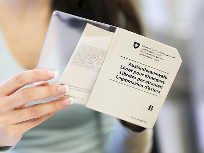 Ausweise im Kreditkartenformat sollen Ausweise aus Papier ersetzen