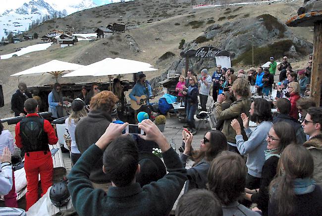 Die einheimische Band «WintersHome» am Zermatt Unplugged 2015.