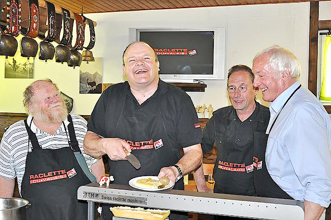 Käsemeister Eddy Baillifard (Zweiter von links) mit den ausgewählten Racleuren Jean-Pierre Ruch, Jean-Marc Mory und Olivier Guignard (v. l.). Es fehlt Biase Mirjanka.