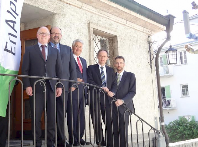 Verwaltungsratspräsident und Geschäftsleitung der EnAlpin AG v.l.n.r. Beat Abgottspon (Stv. Direktor), Michel Schwery (Direktor, Delegierter), Hans Kuntzemüller (Verwaltungsratspräsident), Urs Hildbrand (Geschäftsleitung) und Alain Bregy (Geschäftsleitung).