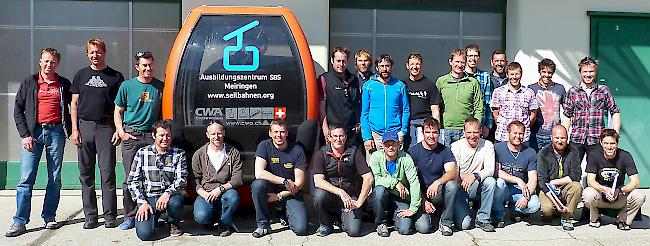 Für verantwortungsvolle Aufgaben im Schneesportgebiet gerüstet: die frisch diplomierten Fachleute Pisten- und Rettungsdienst.