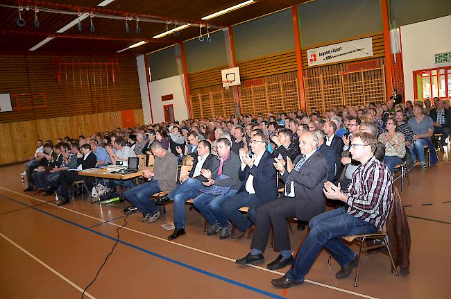 Grossaufmarsch herrschte am Dienstagabend bei der Vereinsgründung in der Mehrzweckhalle in Lalden.