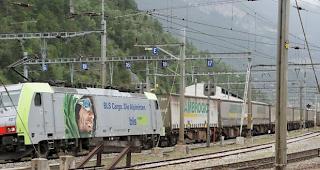 Weiterhin im Aufwind. 2017 verkehrte mehr G&uuml;terverkehr durch L&ouml;tschberg und Simplon (Archivbild).