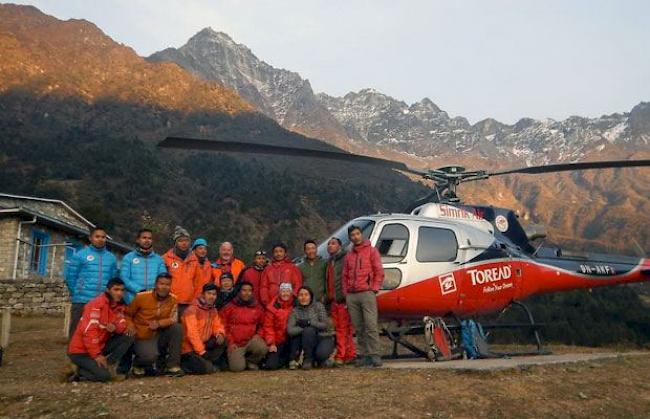 Gruppenblid mit Bruno Jelk bei der Long-Line-Ausbildung mit Piloten der Simik Air.