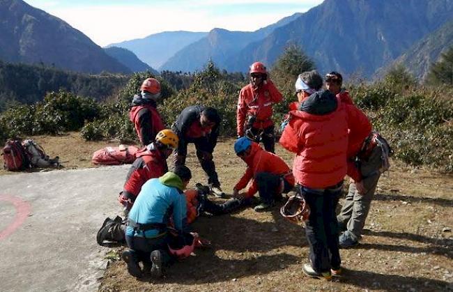 Ausblidung der Sherpas für Rettungseinsätze.