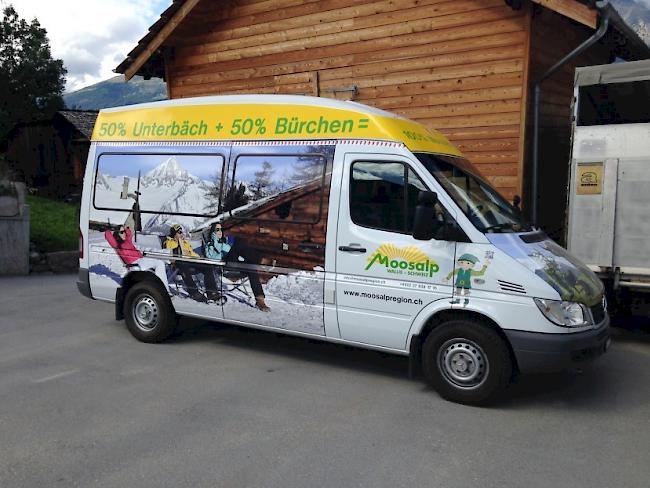 Der Werbebus von Bürchen-Unterbäch Tourismus soll Gäste auf die Moosalpregion aufmerksam machen.