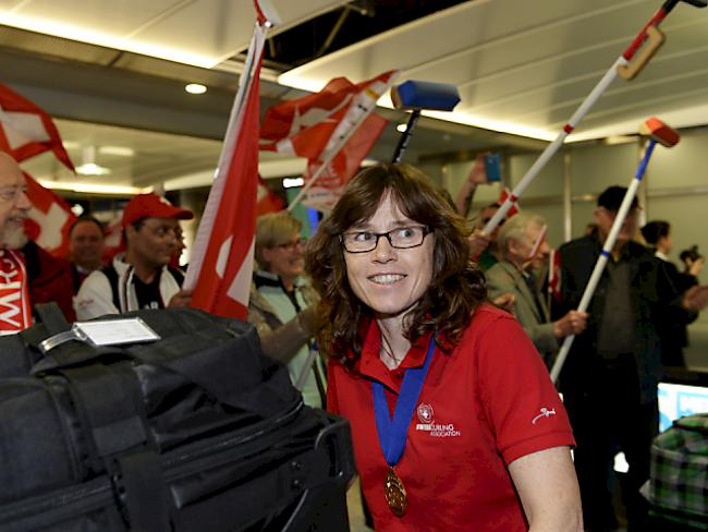 Miriam Ott beim Empfang im Flughafen.