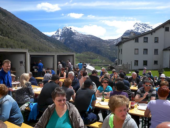 Milchtag in Simplon Dorf: Austausch, Genuss und Einkauf.