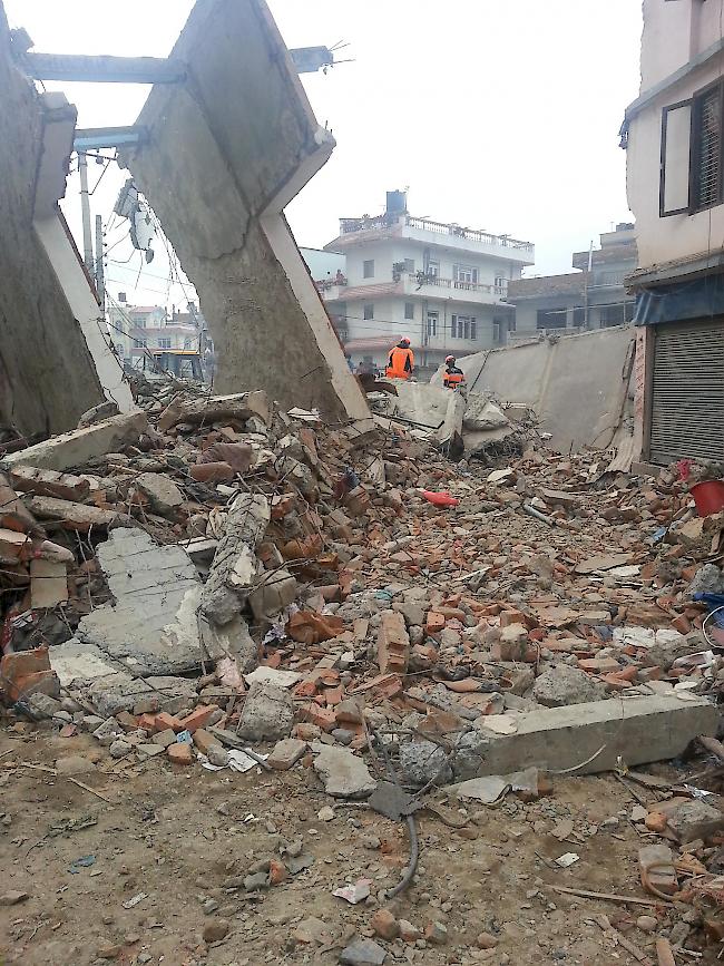 Impressionen des zerstörten Kathmandu, aufgenommen während des REDOG-Einsatzes.