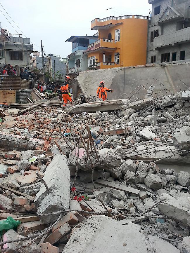 Impressionen des zerstörten Kathmandu, aufgenommen während des REDOG-Einsatzes.