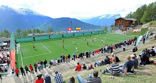 In der &laquo;Ottmar Hitzfeld Gspon Arena&raquo; wird im Juni erstmals ein L&auml;nderspiel der Bergdorf-Nationalmannschaften Schweiz und England stattfinden.