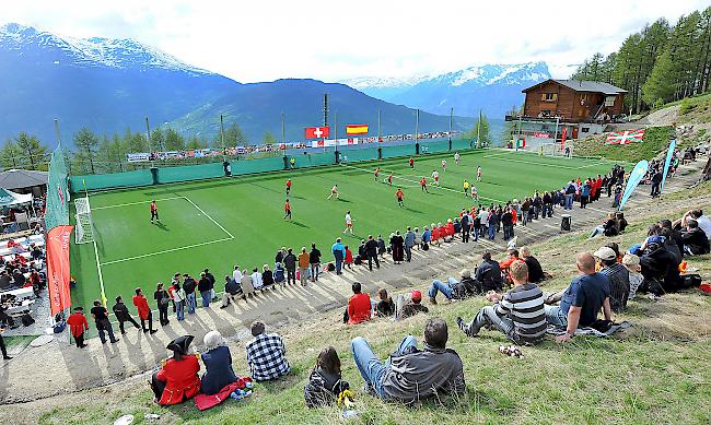 In der «Ottmar Hitzfeld Gspon Arena» wird im Juni erstmals ein Länderspiel der Bergdorf-Nationalmannschaften Schweiz und England stattfinden.