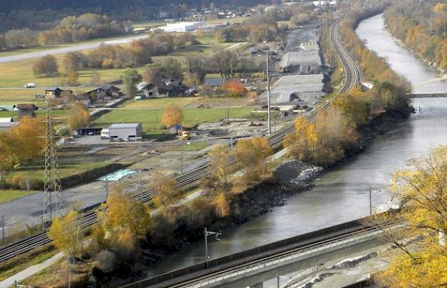 Blick auf die Autobahnbahnstelle in den Steineyen östlich von Raron.