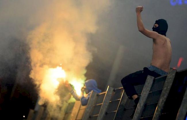 Das Komitee «Kollektivbestrafung Nein» will das Referendum gegen das Hooligankonkordat ergreifen. (Symbolbild)