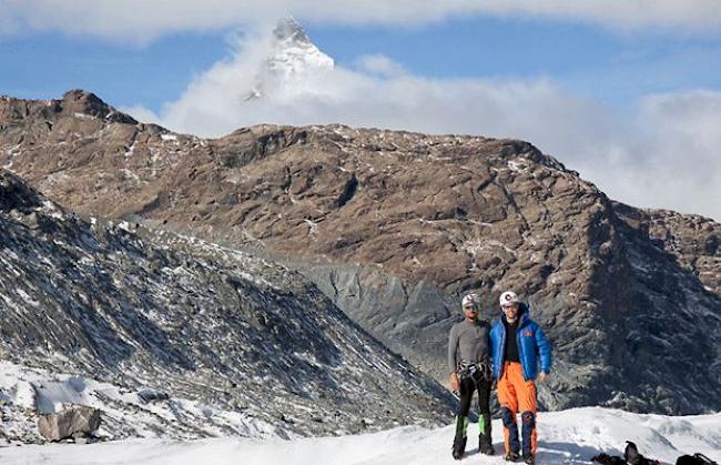 David Bumann aus Ried-Brig (r.) und Organisator Alessio Romeo: Als einziger Schweizer war der 25-Jährige zusammen mit Forschern aus Italien, Frankreich, Deutschland, Ungarn und dem Vereinigten Königreich am Projekt «International Glacier-Caving Camp - Gorner Glacier 2014» beteiligt.