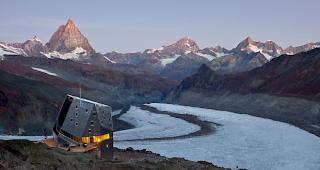 In der Monte-Rosa-H&uuml;tte hat es Platz f&uuml;r 120 &Uuml;bernachtungsg&auml;ste.