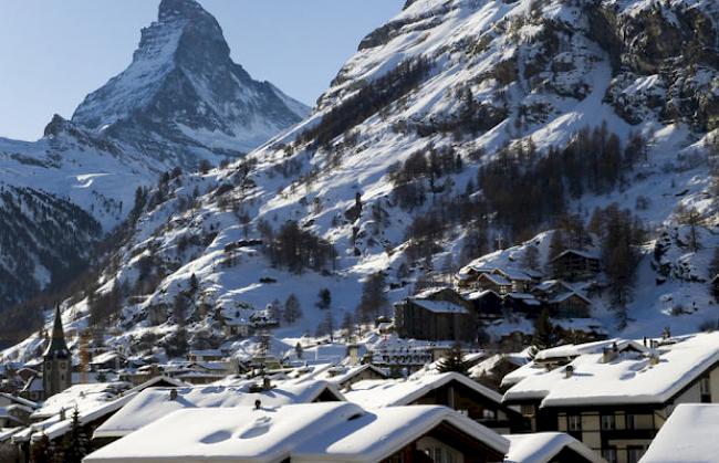 Chalets vor dem Matterhorn in Zermatt (Archiv)