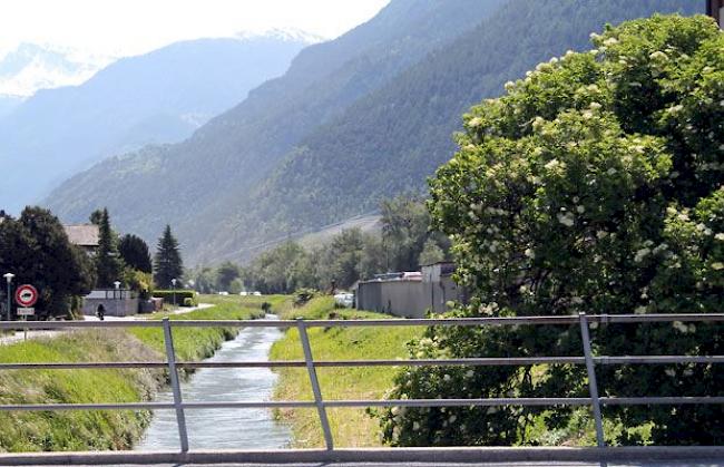 Der Grossgrundkanal bei Raron/Turtig