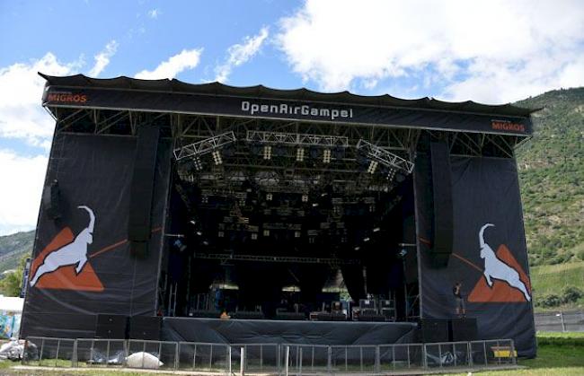 Die Hauptbühne des Open Air Gampel am Mittwoch