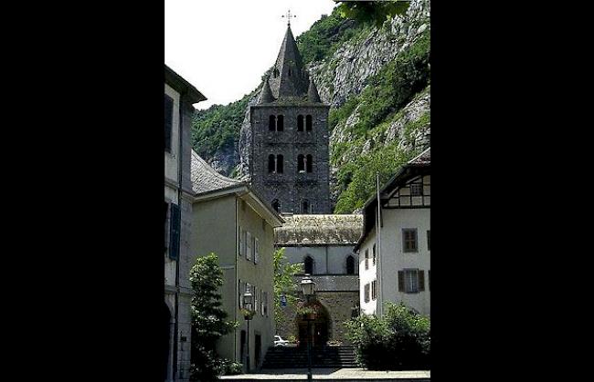 Blick auf die Abteikirche in St-Maurice.