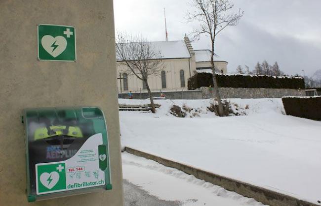 Ein Defibrillator beim Konsum in Guttet-Feschel 