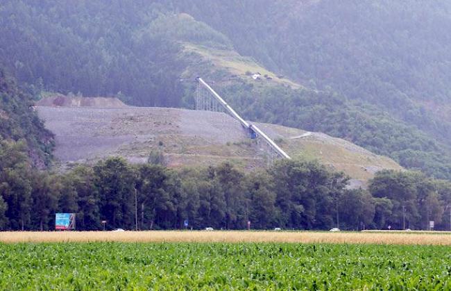 Auf der ursprünglich im Rahmen des NEAT-Baus entstandenen Deponie Goler werden durch die Aefu und den WWF grössere Quecksilberverschmutzungen vermutet.
